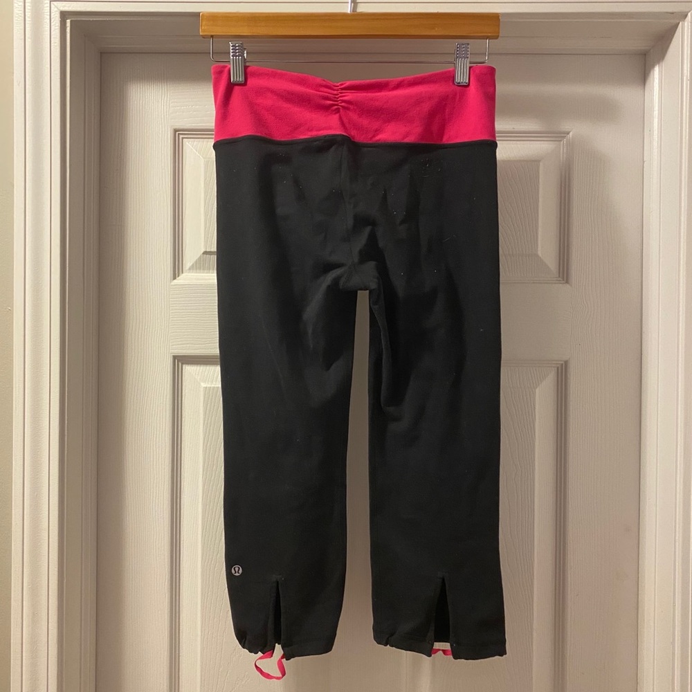 Lululemon Cropped Flair Leggings - Cinched Hem - Picture 2 of 3